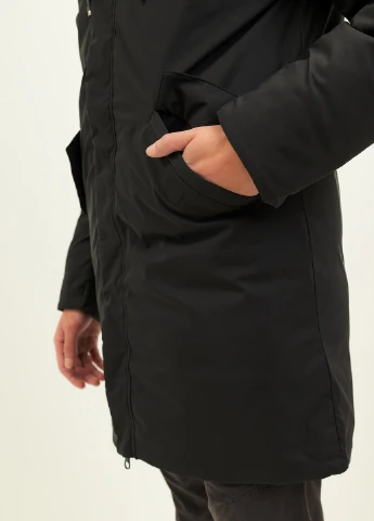 Чорна зимня куртка Remain