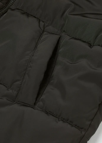 Черная зимняя куртка H&M