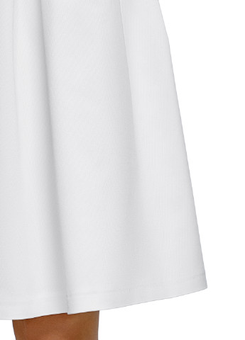Белая кэжуал однотонная юбка Oodji клешированная