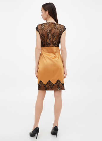 Горчичное праздничный, коктейльное платье футляр Sassofono однотонное