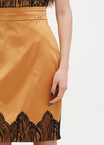 Горчичное праздничный, коктейльное платье футляр Sassofono однотонное