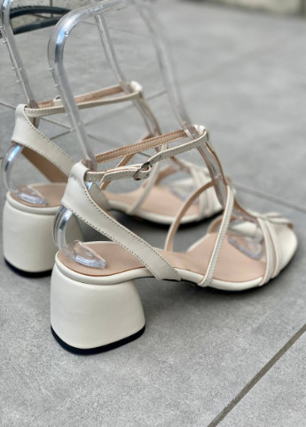 Бежевые босоножки shoesband Brand без застежки