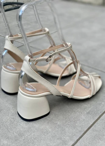 Бежевые босоножки shoesband Brand без застежки