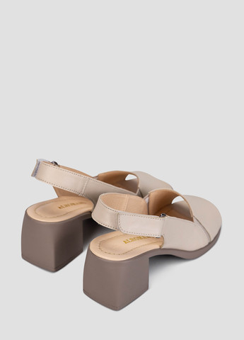 Бежевые босоножки Alromaro на липучке