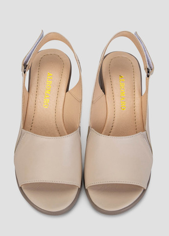 Бежевые босоножки Alromaro на липучке