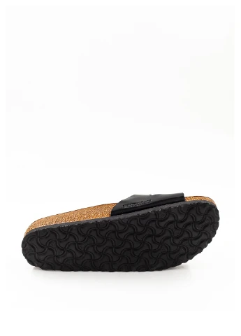 Черные шлепанцы Birkenstock лаковые