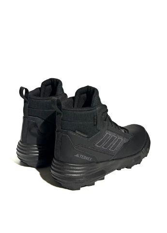 Черные зимние ботинки adidas