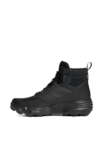 Черные зимние ботинки adidas