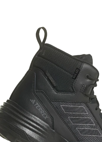 Черные зимние ботинки adidas