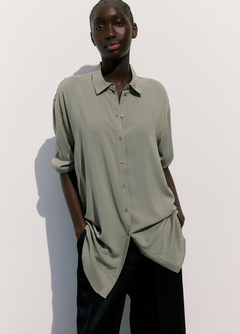 Оливковая кэжуал рубашка однотонная H&M