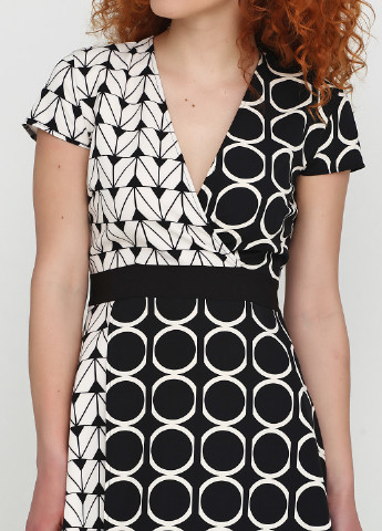 Черно-белое коктейльное платье клеш Rinascimento с геометрическим узором