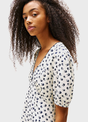 Молочна кежуал сукня кльош, в стилі армпір Tommy Jeans з малюнком