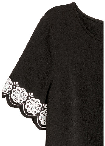 Черное кэжуал платье платье-футболка H&M с цветочным принтом