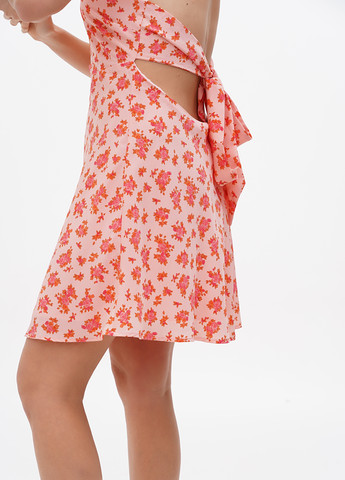 Персиковое кэжуал платье с открытой спиной Fashion Union с цветочным принтом