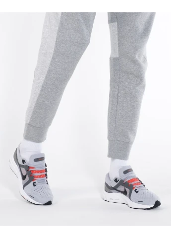 Сірі кросівки air zoom vomero 16 демісезон Nike