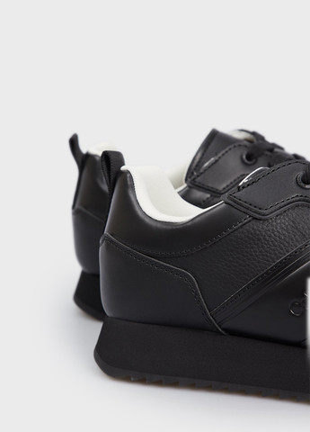 Черные всесезонные кроссовки Calvin Klein