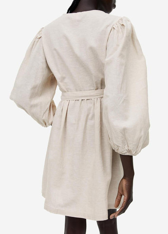 Светло-бежевое кэжуал платье на запах H&M однотонное