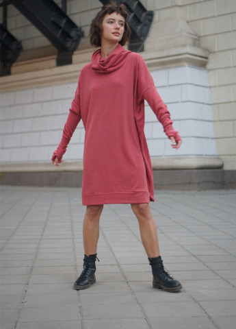 Темно-розовое кэжуал оверсайз платье прямого кроя оверсайз, платье-свитер INNOE однотонное