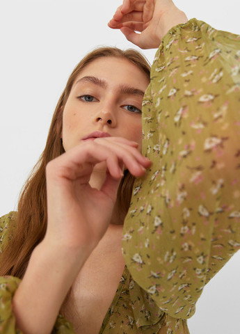 Оливкова блуза з баскою Stradivarius