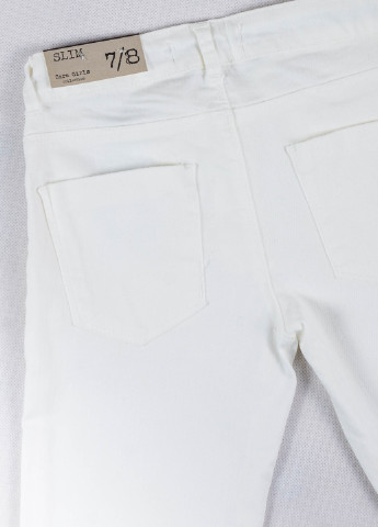 Белые демисезонные зауженные джинсы Zara