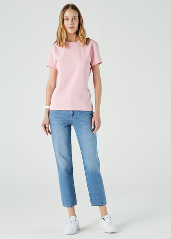 Светло-розовая всесезон футболка Lacoste
