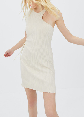 Бежевое кэжуал, вечернее платье на одно плечо Stradivarius однотонное