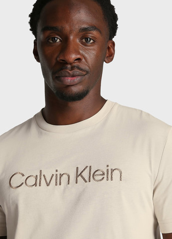 Бежева футболка Calvin Klein