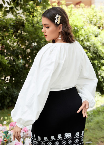 Белая блуза на запах SHEIN