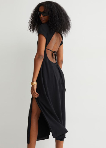 Черное кэжуал платье клеш, с открытой спиной H&M однотонное