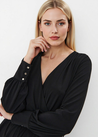 Чорна кежуал сукня на запах Mohito однотонна