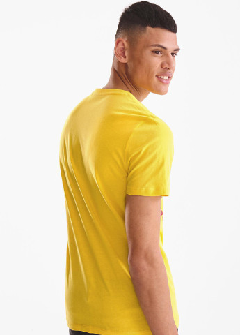 Желтая демисезонная футболка C&A
