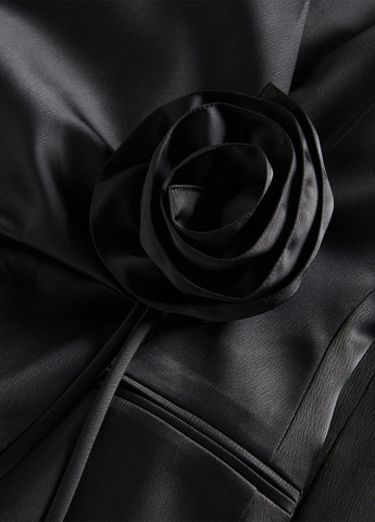 Чорна коктейльна сукня на запах Reserved однотонна