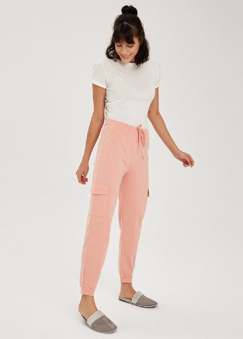 Светло-розовые домашние демисезонные карго брюки DeFacto