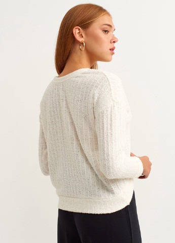 Молочный демисезонный свитер Oxxo
