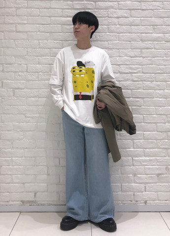 Белая футболка Uniqlo