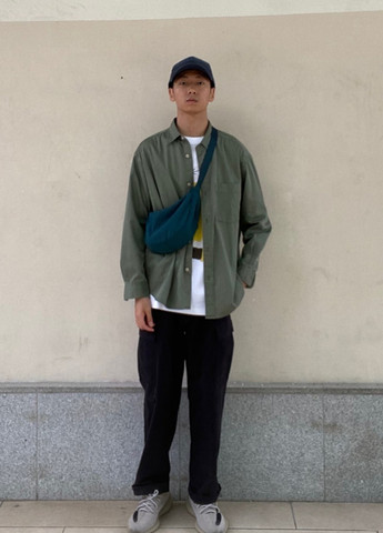 Белая футболка Uniqlo