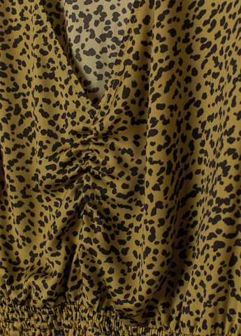 Горчичное кэжуал платье клеш H&M с животным (анималистичным) принтом