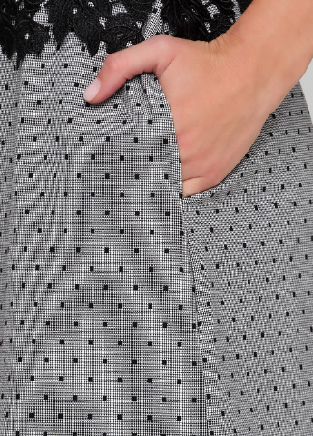 Черно-белое кэжуал платье Sassofono с геометрическим узором