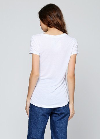 Белая летняя футболка Blue 84