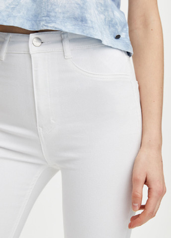 Белые демисезонные скинни, укороченные джинсы Pull & Bear