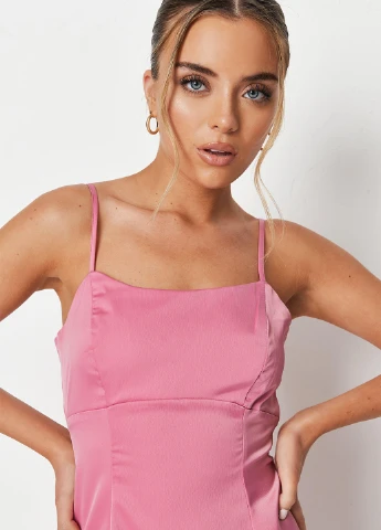 Светло-розовое кэжуал платье клеш Missguided однотонное