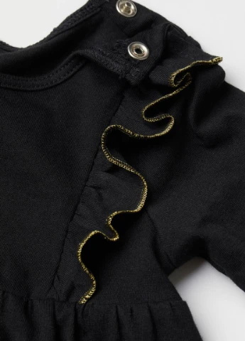 Чёрное трикотажное платье с оборкой H&M (221723514)