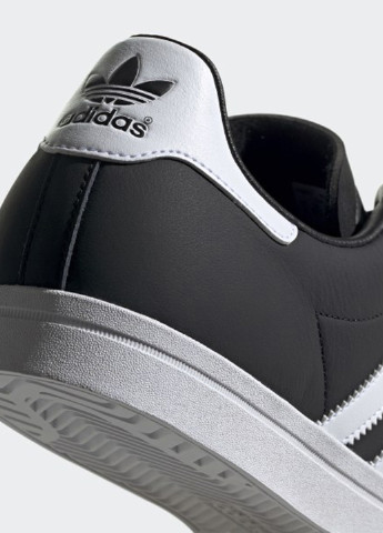 Черные всесезонные кроссовки adidas Coast Star