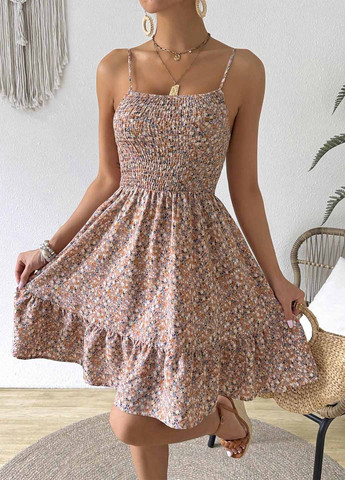 Пудровое кэжуал платье клеш, с открытой спиной SHEIN с цветочным принтом