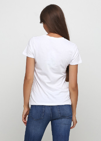 Белая летняя футболка Madoc Jeans