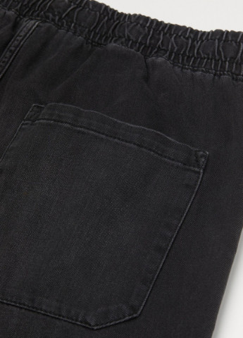 Черные демисезонные джинсы зауженные 0636207010 blue H&M