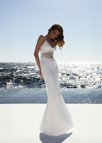 Молочное коктейльное, кэжуал платье силуэтная, платье-комбинация, с открытой спиной Gepur однотонное