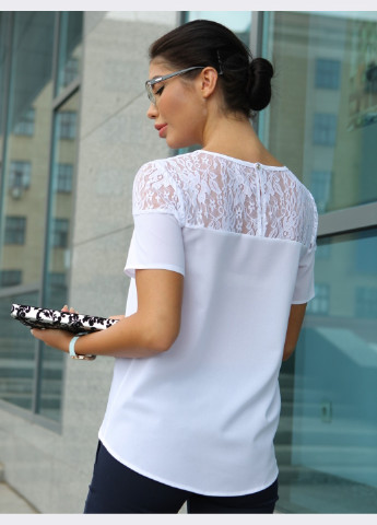 Белая летняя кежуал блузка с кружевной кокеткой однотонная Dressa