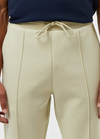 Бежевые спортивные демисезонные прямые брюки Lacoste