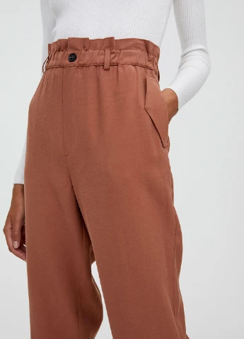 Терракотовые кэжуал демисезонные укороченные, каррот брюки Pull & Bear
